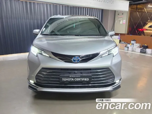 Toyota Sienna — Фото автомобиля 3