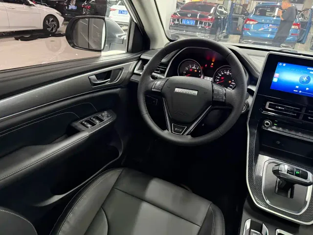 Haval M6 — Фото автомобиля 13