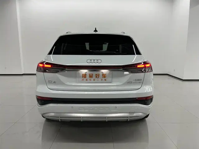 Audi Q4 e-tron — Фото автомобиля 4