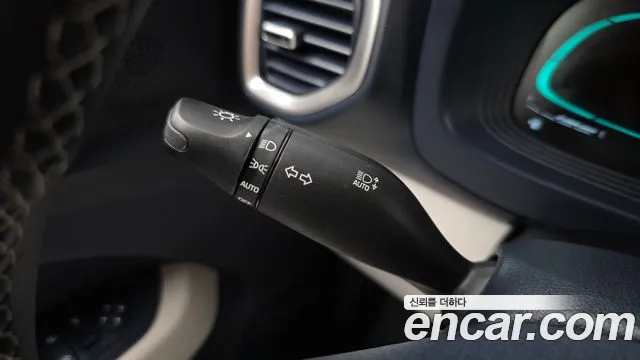 Hyundai Venue — Фото автомобиля 21