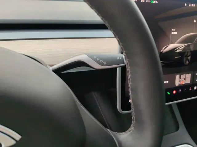 Tesla Model 3 — Фото автомобиля 16