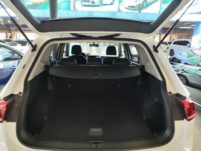 Volkswagen Tiguan L — Фото автомобиля 18