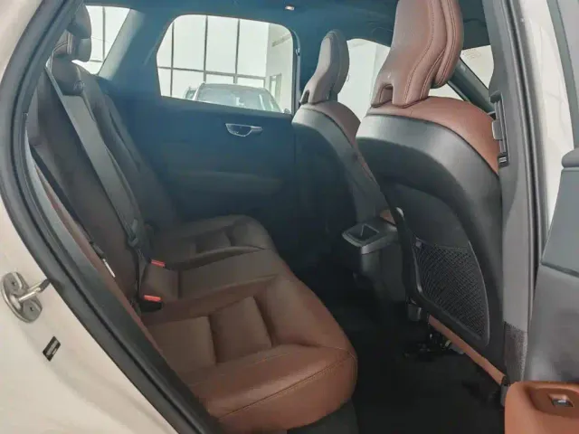 Volvo XC60 — Фото автомобиля 22