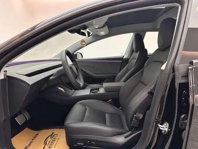 Tesla Model 3 — Фото автомобиля 8