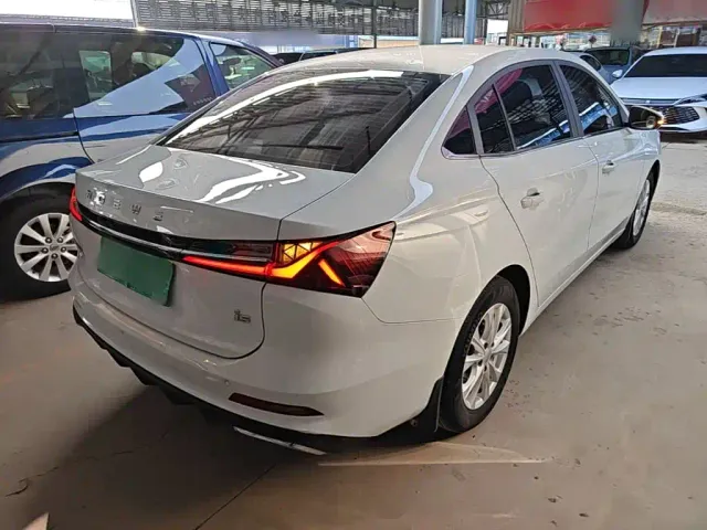 Roewe i5 — Фото автомобиля 6