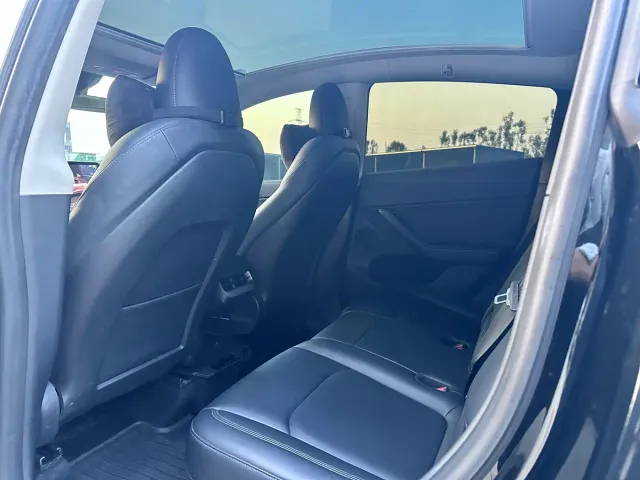Tesla Model Y — Фото автомобиля 9