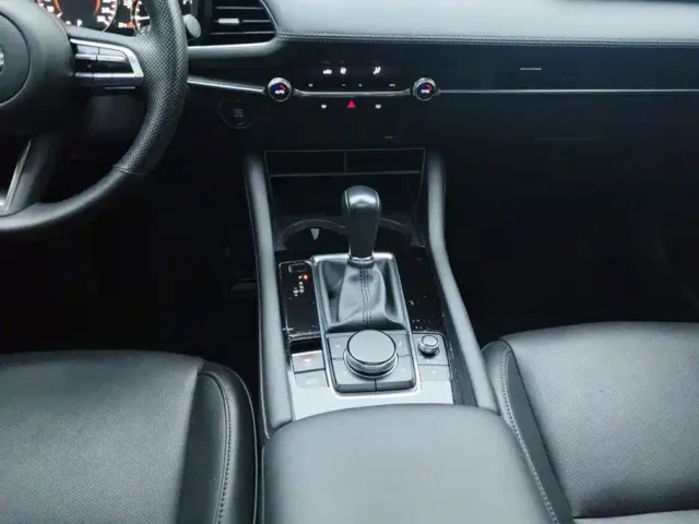 Mazda Axela — Фото автомобиля 16