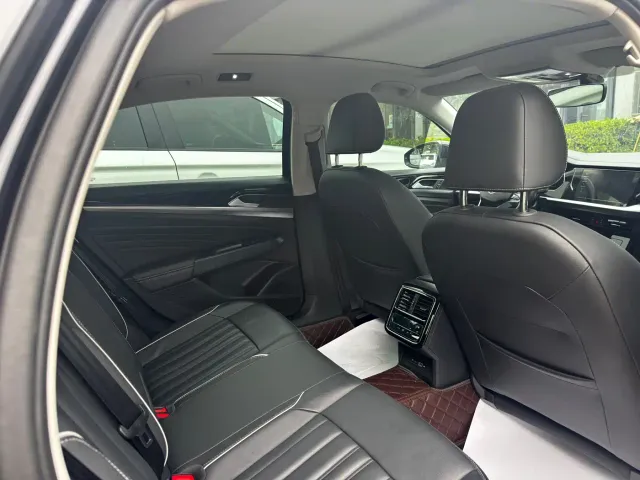 Volkswagen Passat — Фото автомобиля 9