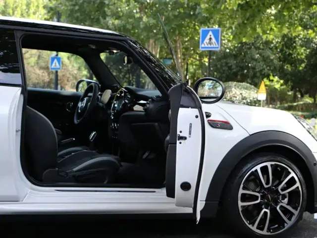 MINI Hatch — Фото автомобиля 12