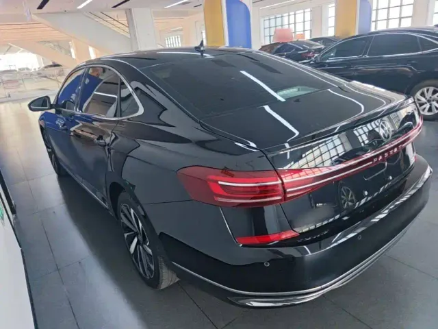 Volkswagen Passat — Фото автомобиля 4