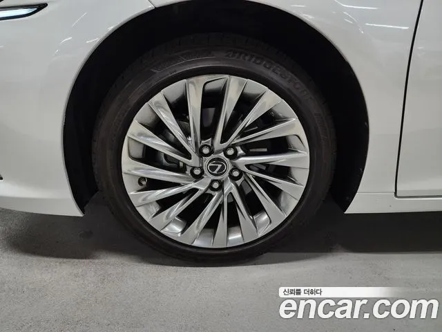 Lexus ES — Фото автомобиля 5