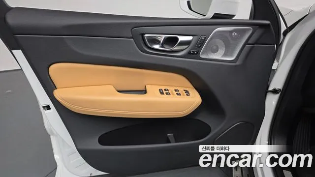 Volvo XC60 Generation 2 — Фото автомобиля 23