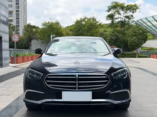 Mercedes-Benz E-Class — Фото автомобиля 2