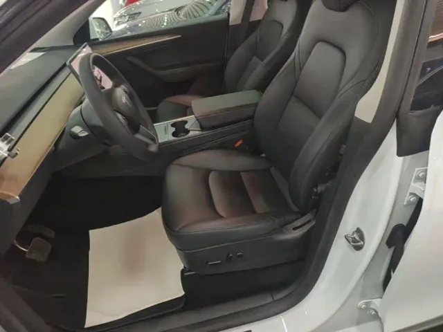 Tesla Model Y — Фото автомобиля 14