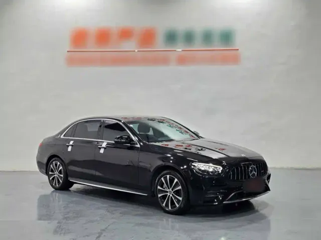 Mercedes-Benz E-Class — Фото автомобиля 3