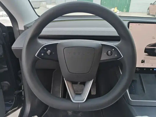 Tesla Model Y — Фото автомобиля 15