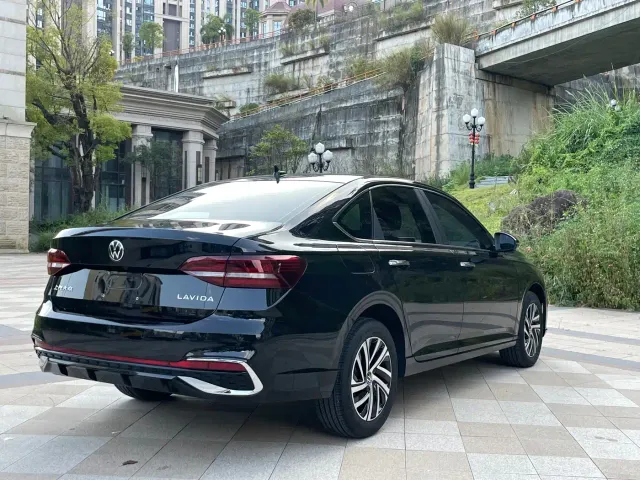 Volkswagen Lavida — Фото автомобиля 11