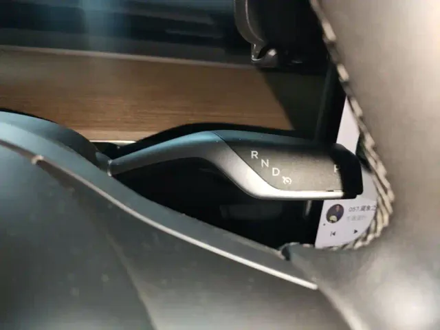 Tesla Model Y — Фото автомобиля 10