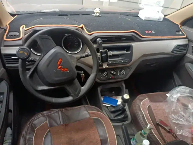 Wuling Hongguang — Фото автомобиля 12