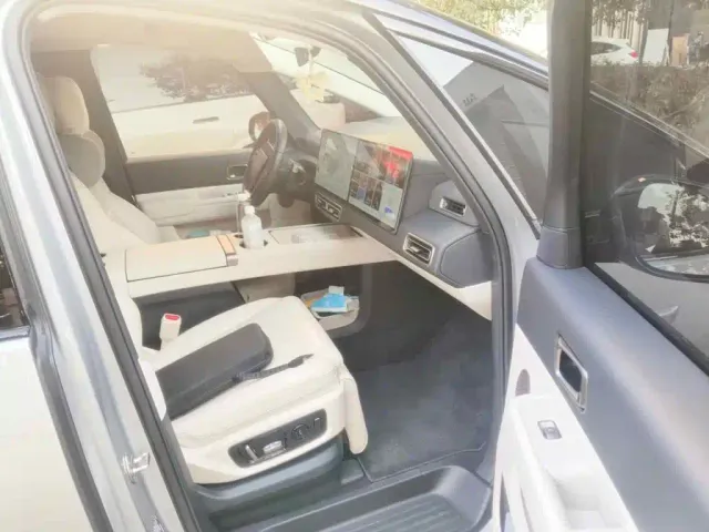Li Auto MEGA — Фото автомобиля 10