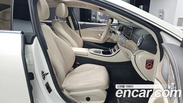 Mercedes-Benz CLS-Class — Фото автомобиля 22