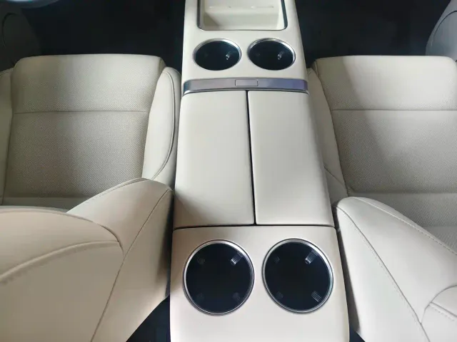 Li Auto L8 — Фото автомобиля 6