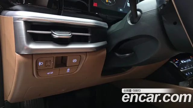 Hyundai Grandeur Grandeur (GN7) 2.5 Бензин 2WD — Фото автомобиля 17