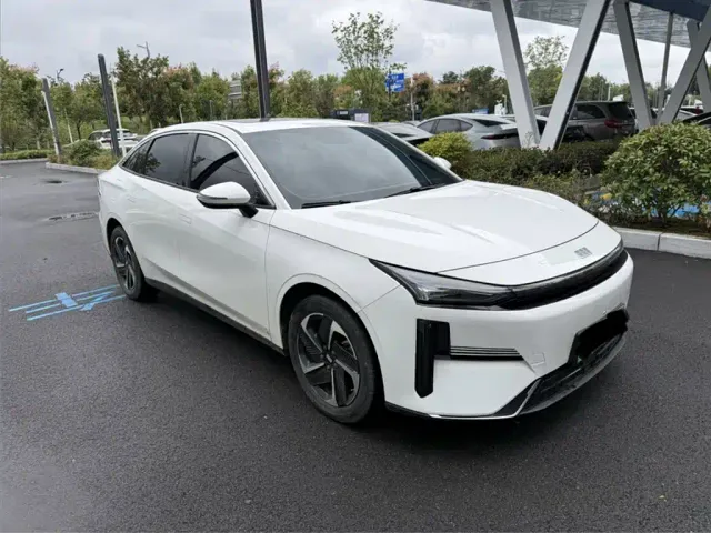 Geely Galaxy L6 — Фото автомобиля 6