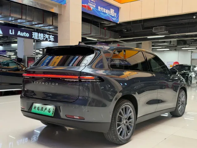 Leapmotor C10 — Фото автомобиля 6