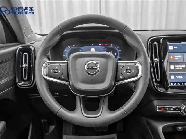 Volvo XC40 — Фото автомобиля 17