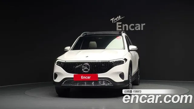 Mercedes-Benz EQB — Фото автомобиля 3