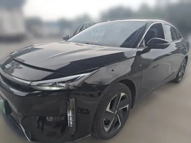 Фотография автомобиля — Geely Galaxy L6