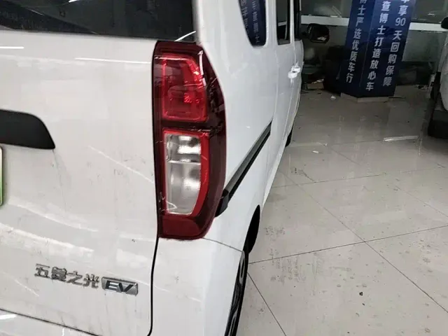 Wuling Zhiguang NEV — Фото автомобиля 7