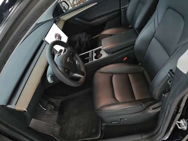 Tesla Model Y — Фото автомобиля 14