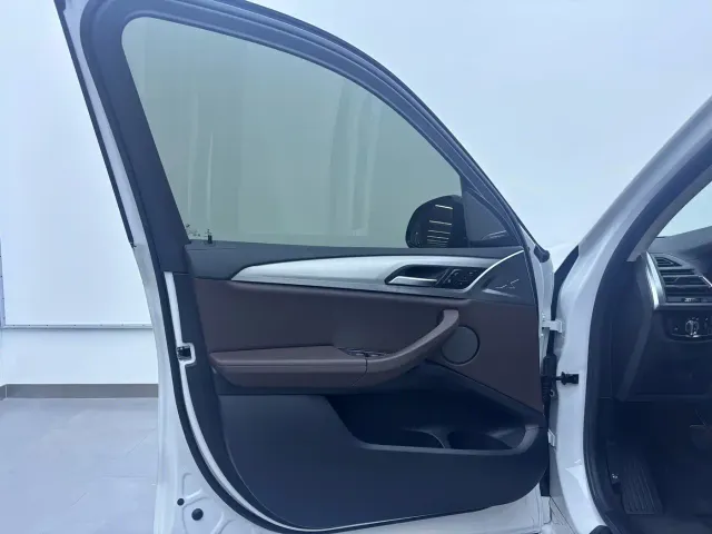 BMW iX3 — Фото автомобиля 9