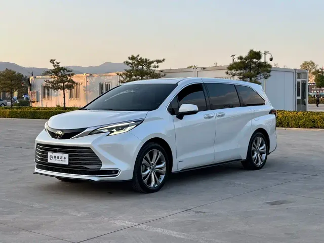 Фотография автомобиля — Toyota Sienna