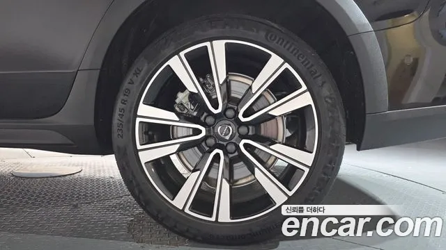 Вольво V60 V60 Cross Country 2 поколение B5 Ultimate AWD — Фото автомобиля 17