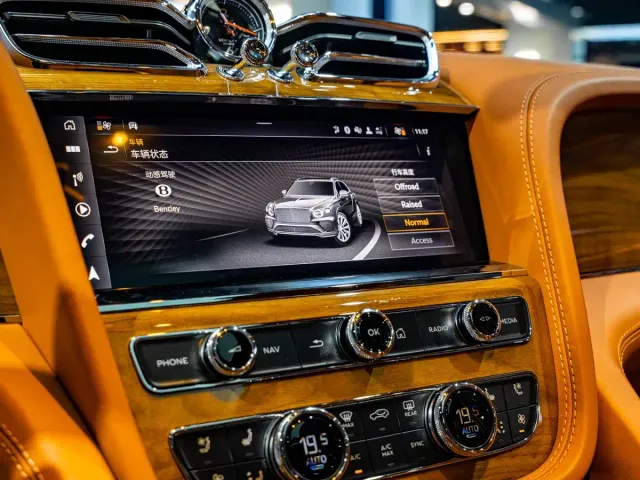 Bentley Bentayga — Фото автомобиля 13