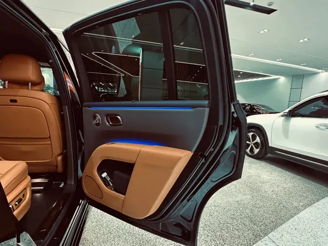 Li Auto i8 — Фото автомобиля 12