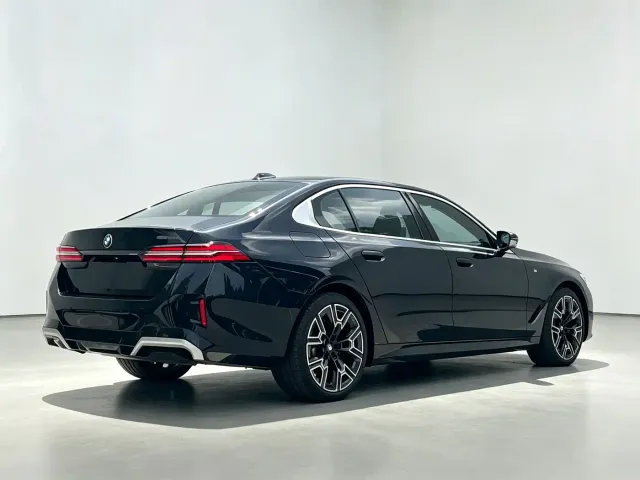 BMW 5 Series — Фото автомобиля 8