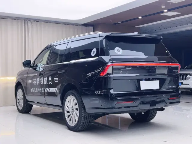 Lincoln Navigator — Фото автомобиля 18