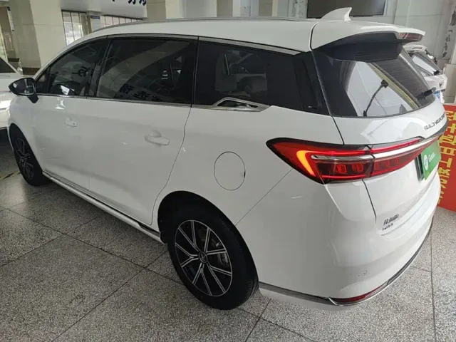 BYD Song MAX — Фото автомобиля 4