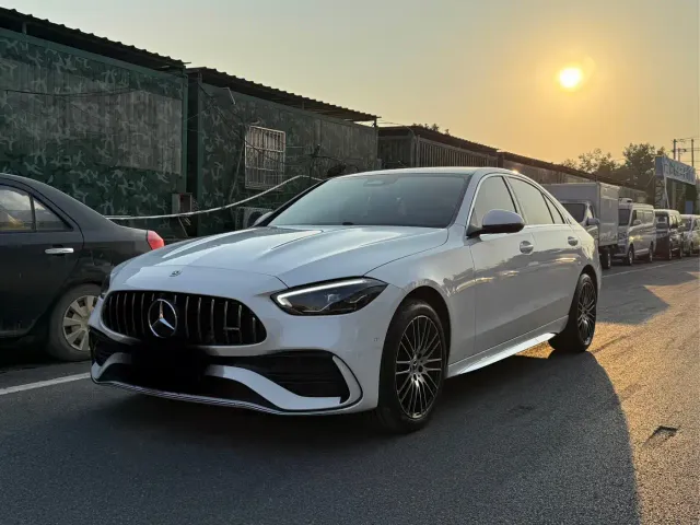 Фотография автомобиля — Mercedes-Benz C-Class