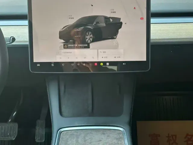 Tesla Model Y — Фото автомобиля 16
