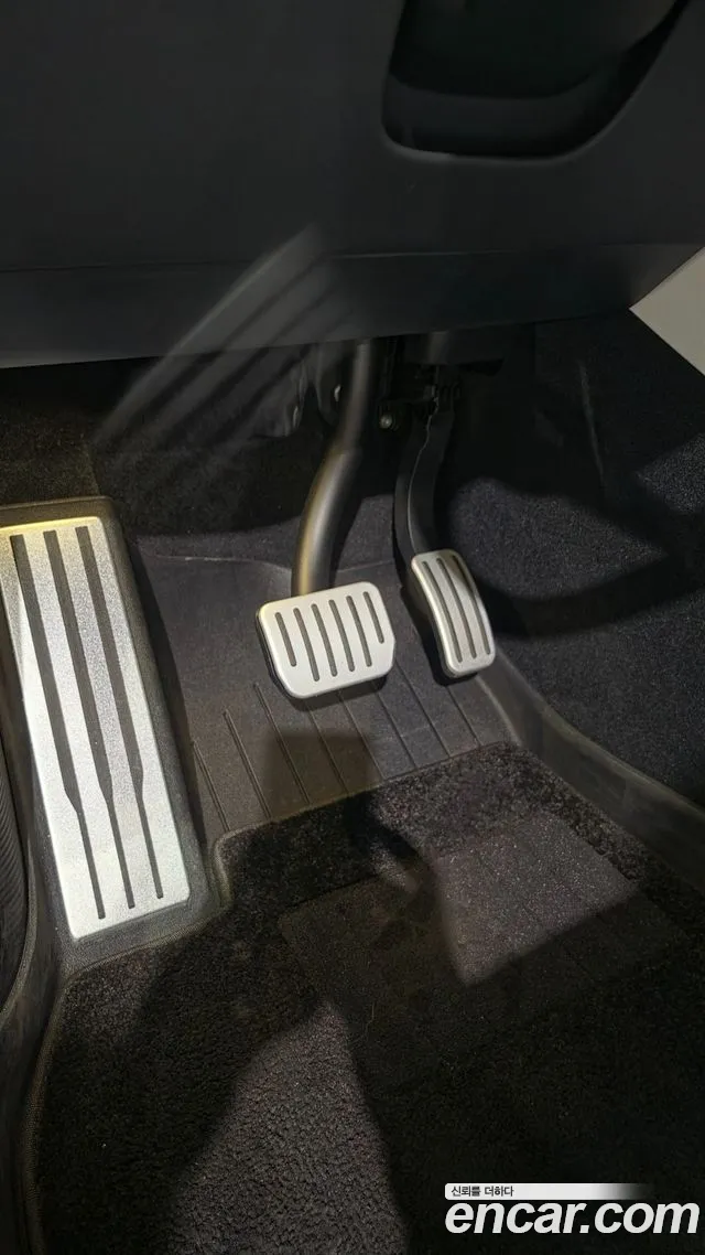 Tesla Model Y — Фото автомобиля 16
