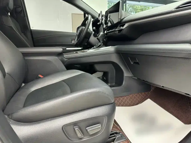 Toyota Granvia — Фото автомобиля 13