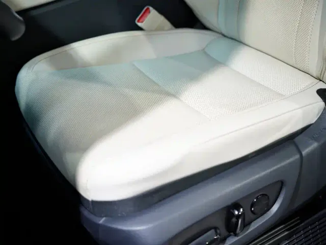 Lexus LM — Фото автомобиля 17