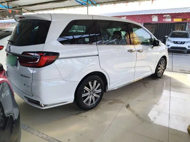 Honda Odyssey — Фото автомобиля 6