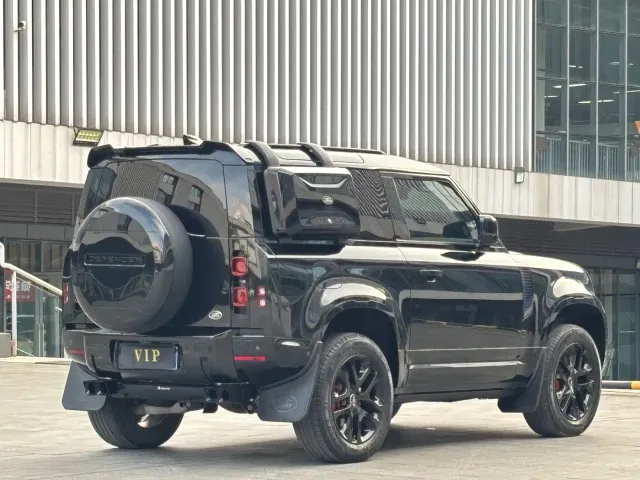 Land Rover Defender — Фото автомобиля 7