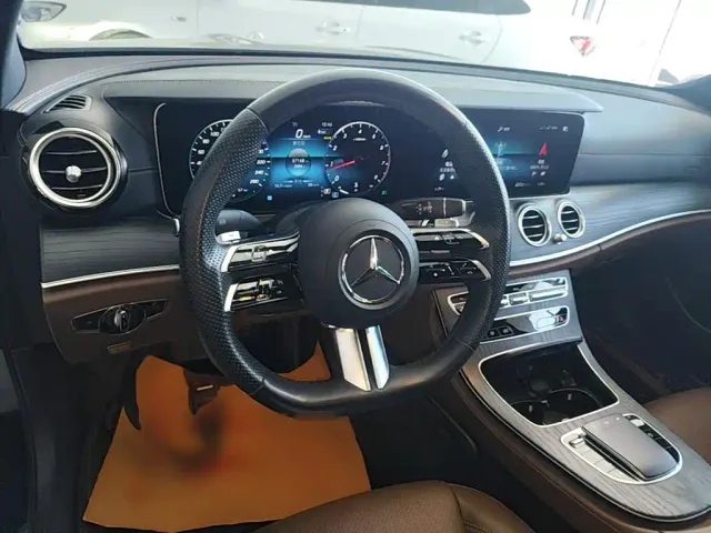 Mercedes-Benz E-Class — Фото автомобиля 10
